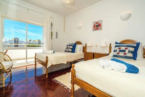 2 habitaciones, tabla de planchar con plancha, wifi y ropa de cama 