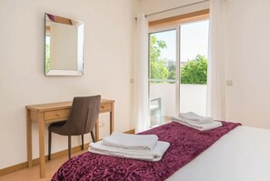 2 quartos, ferros/tábuas de passar roupa, Wi-Fi, roupa de cama