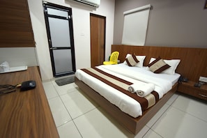Free WiFi, bed sheets