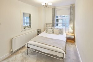 3 bedrooms, iron/ironing board, WiFi, bed sheets - Host & Stay | Princess Place Townhouse (Whitby)