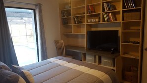 3 bedrooms, iron/ironing board, travel cot, free WiFi