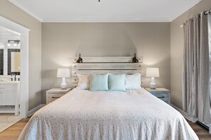 2 bedrooms, iron/ironing board, free WiFi, bed sheets - Cozy WaterColor Condo - 3rd Floor Unit, Steps to Beach Club & Seaside, Bikes! (Santa Rosa Beach)