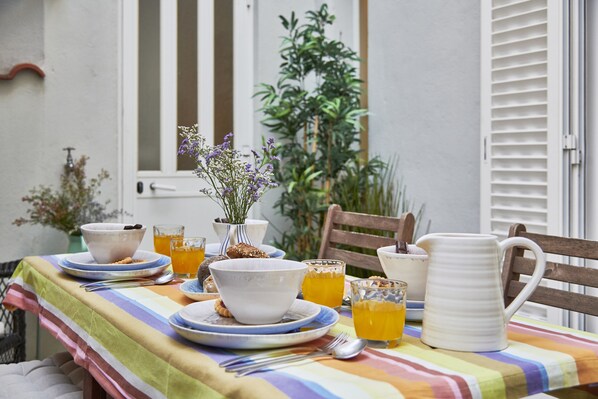 Outdoor dining
