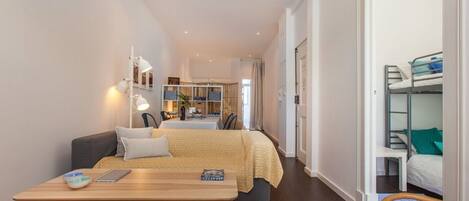 2 chambres, fer et planche à repasser, Wi-Fi, draps fournis