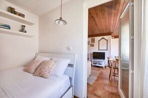 1 chambre, fer et planche à repasser, accès au Wi-Fi (inclus)