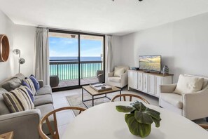 TV, DVD player, offices - The Oyster | Beachfront Condo (Destin)