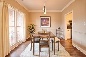 Dining - Maple Roost - A Stroll to Downtown Columbia & Square (Columbia)