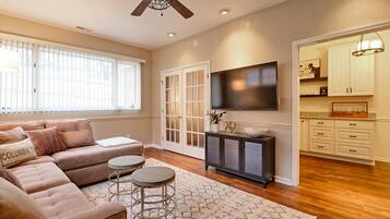 Smart-TV, Kamin, BĂŒcher