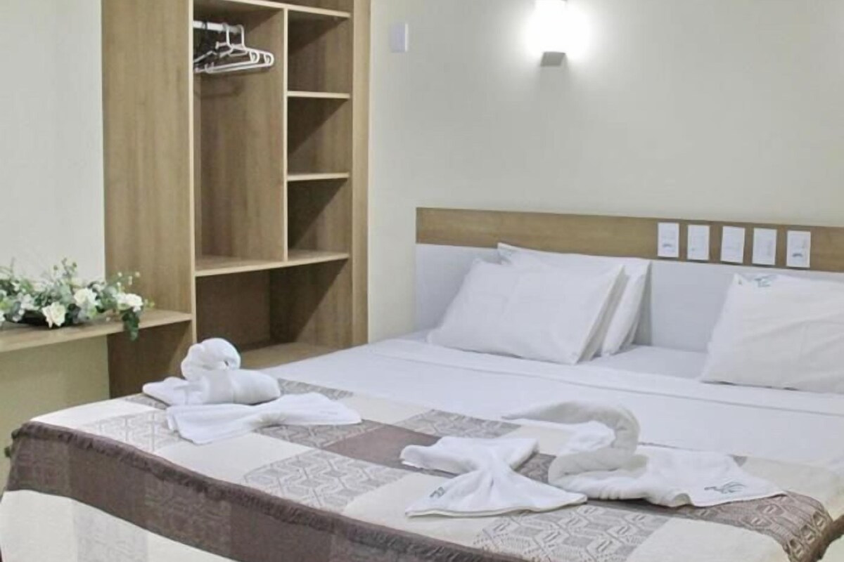 Minibar, escritorio, wifi gratis y ropa de cama 