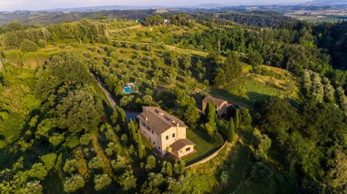 Podere Torre, independent residence with 3 apartments. AC. salt water pool