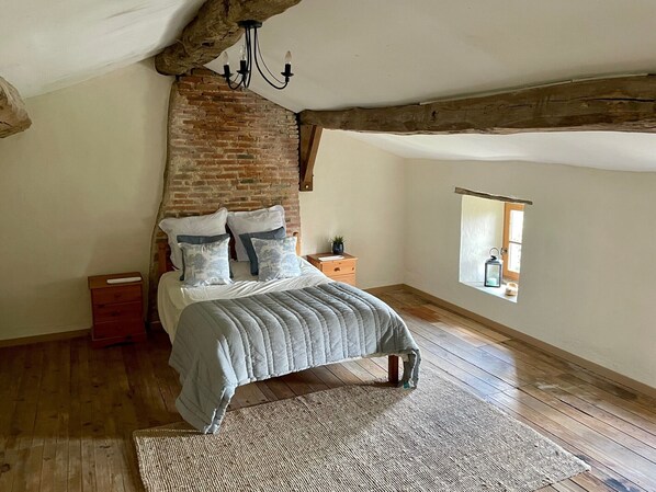 4 bedrooms, iron/ironing board, travel cot, free WiFi