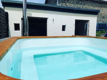 Bain à remous extérieur