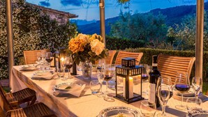 An outdoor dining setup with a table set for six, surrounded by chairs, with a view of a mountainous landscape. - Villa Roncosi, beautiful 15-bed villa with jacuzzi (Monsummano Terme)