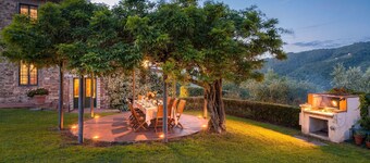 Villa Roncosi, beautiful 15-bed villa with jacuzzi