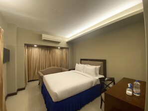 Televisor LED de 32 polzades amb canals per cable i televisor 