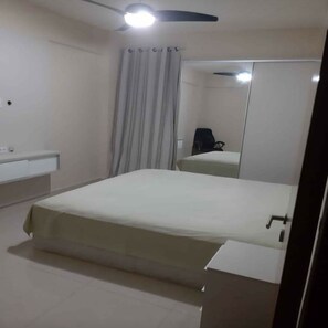 2 bedrooms, iron/ironing board, WiFi, bed sheets