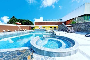 Pool - Petite Maison (Lamentin)