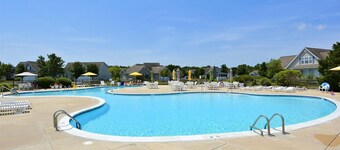 Spacious 4BR Condo in Bethany Bay with Nature Right Outside Your Door!