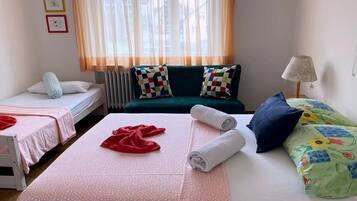 2 bedrooms, iron/ironing board, free WiFi