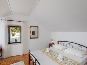 Maison (Two Bedroom Holiday Home)