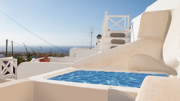 A rooftop pool area with a clear view of the sea and power lines in the background. - Santorini Finikia Oia Cave House (Santorini)