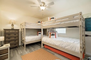 3 عدّة غرف نوم وواي فاي وملاءات أسرّة