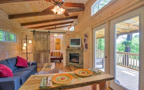 5 Star Cozy Cabin on Retreat-like Farm nr TIEC/Wineries