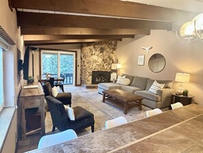 TV, fireplace
