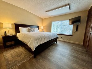 2 bedrooms, desk, iron/ironing board, travel crib