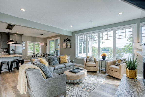 Smart TV, fireplace, music library, stereo