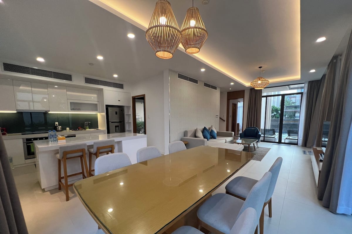 Familienvilla, 3 Schlafzimmer, eigener Pool | Essbereich im Zimmer