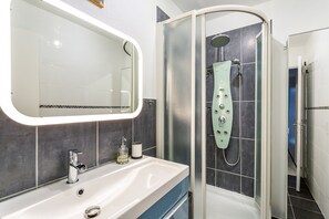 Hair dryer, towels