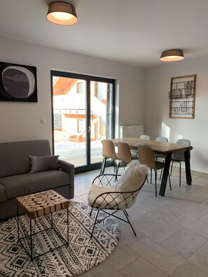 VIP Apartment | Living area | 109-cm LCD TV with digital channels, TV - Apartments Montis (Mozirje)