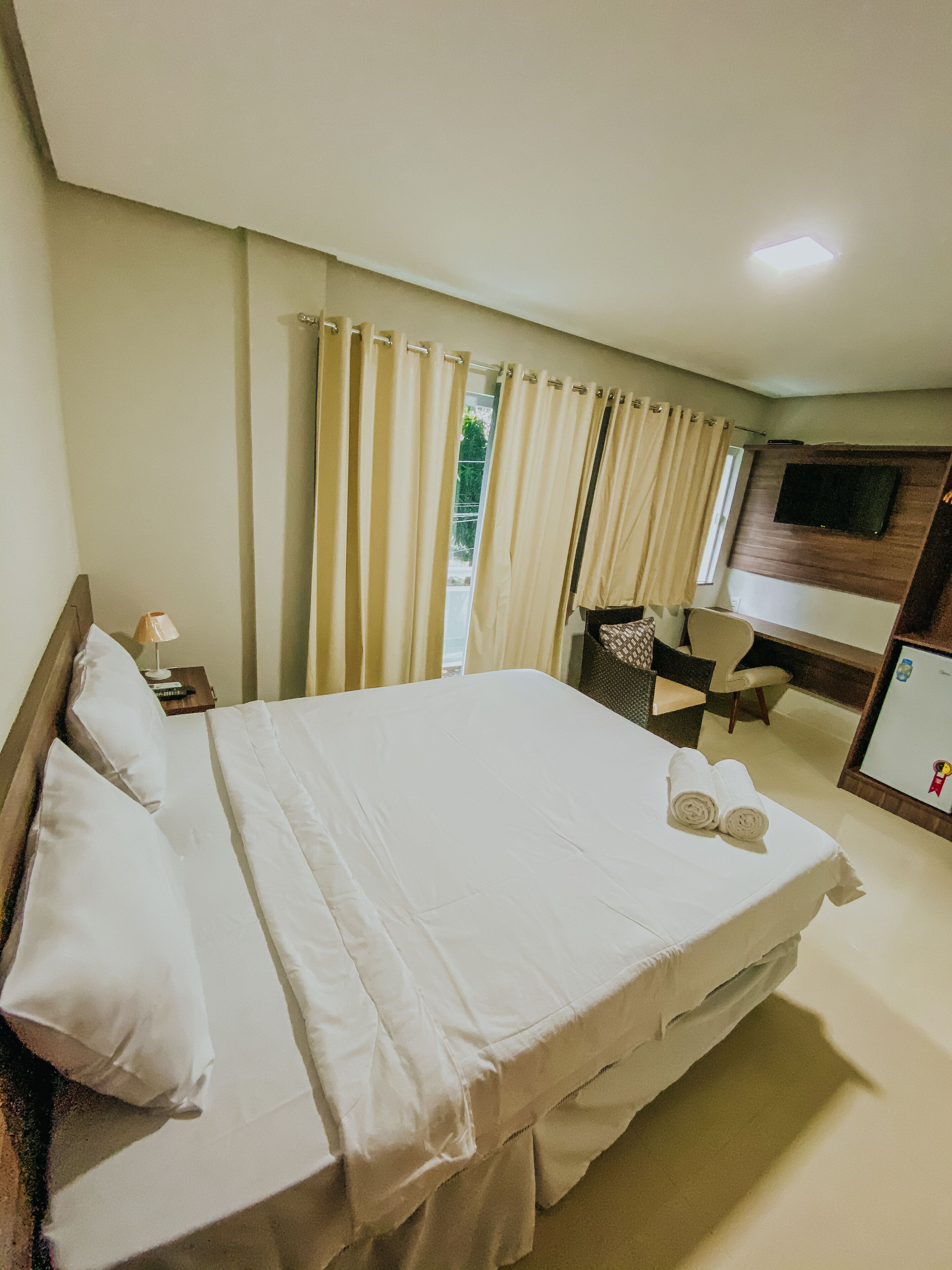 deluxe room | desk, free wifi, bed sheets
