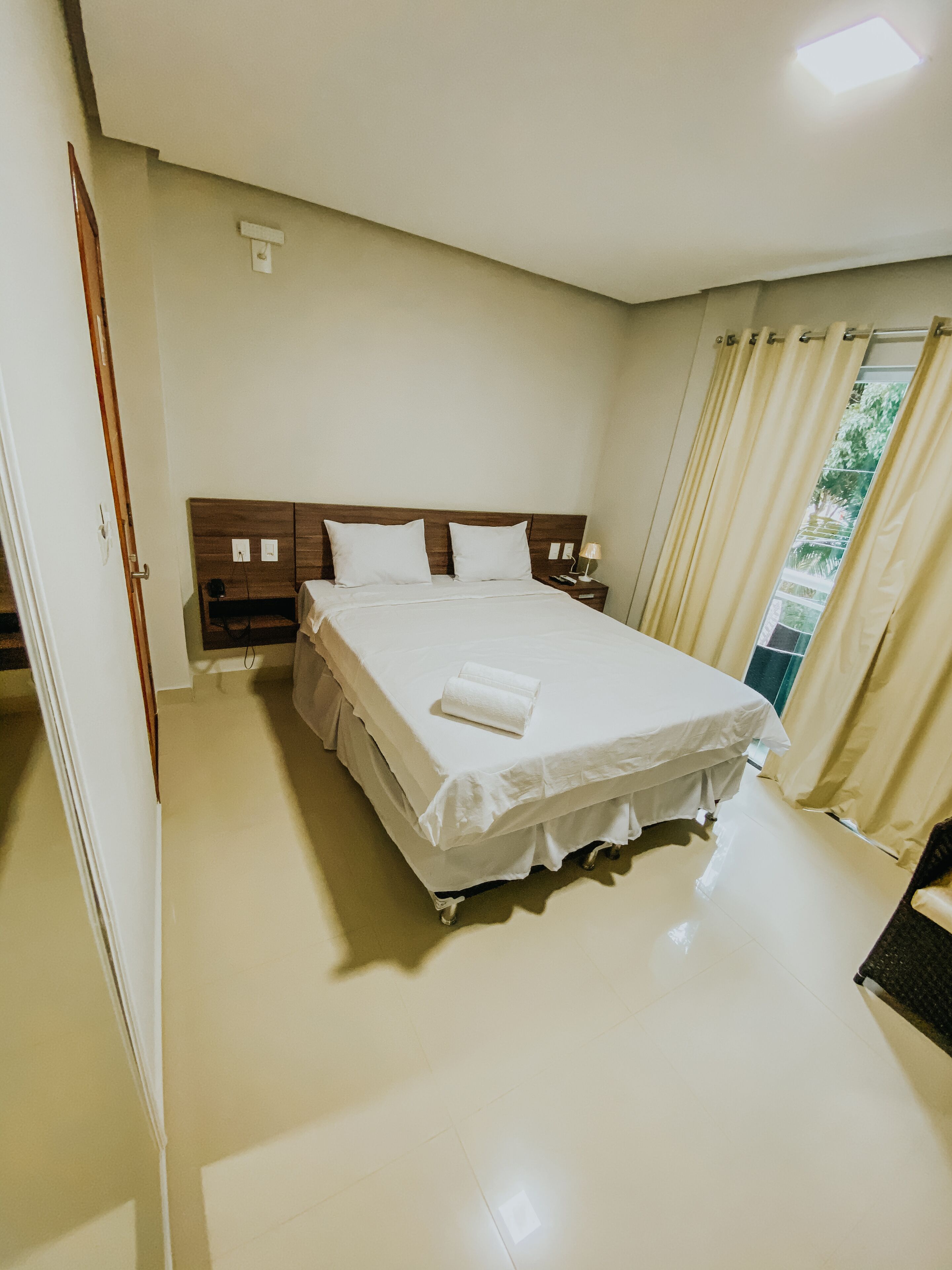 deluxe room | desk, free wifi, bed sheets