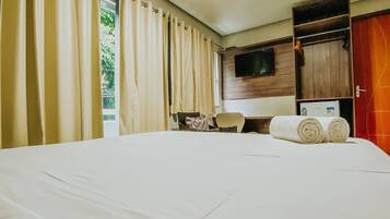 Deluxe Room | Desk, free WiFi, bed sheets