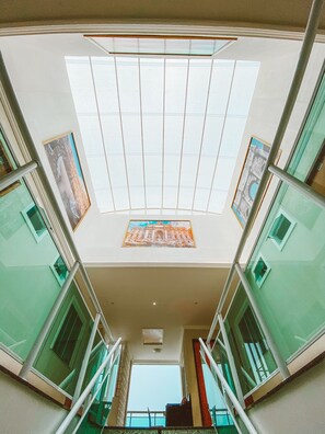 Handrails in stairways - Hotel Antiga Roma (Belém)