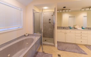 Hair dryer, towels, soap, toilet paper - 3rd row updated home in Palmetto Dunes Resort, large private pool & hot tub (Hilton Head Island)