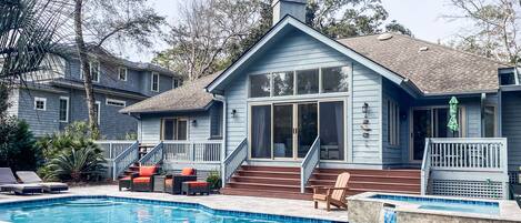 حمّام سباحة خارجي، حمّام سباحة مُدفَّأ