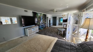 A living room with a flat-screen TV, a sofa, a coffee table, and a fireplace. - Great location with ocean view  . (Venice)