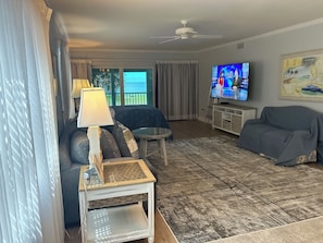 Room - Great location with ocean view  . (Venice)