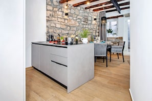Fridge, oven, dishwasher, electric kettle - Dal Pescatore Apartment in the Old Town (Rovinj)
