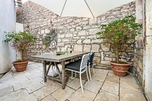 Outdoor dining - Dal Pescatore Apartment in the Old Town (Rovinj)