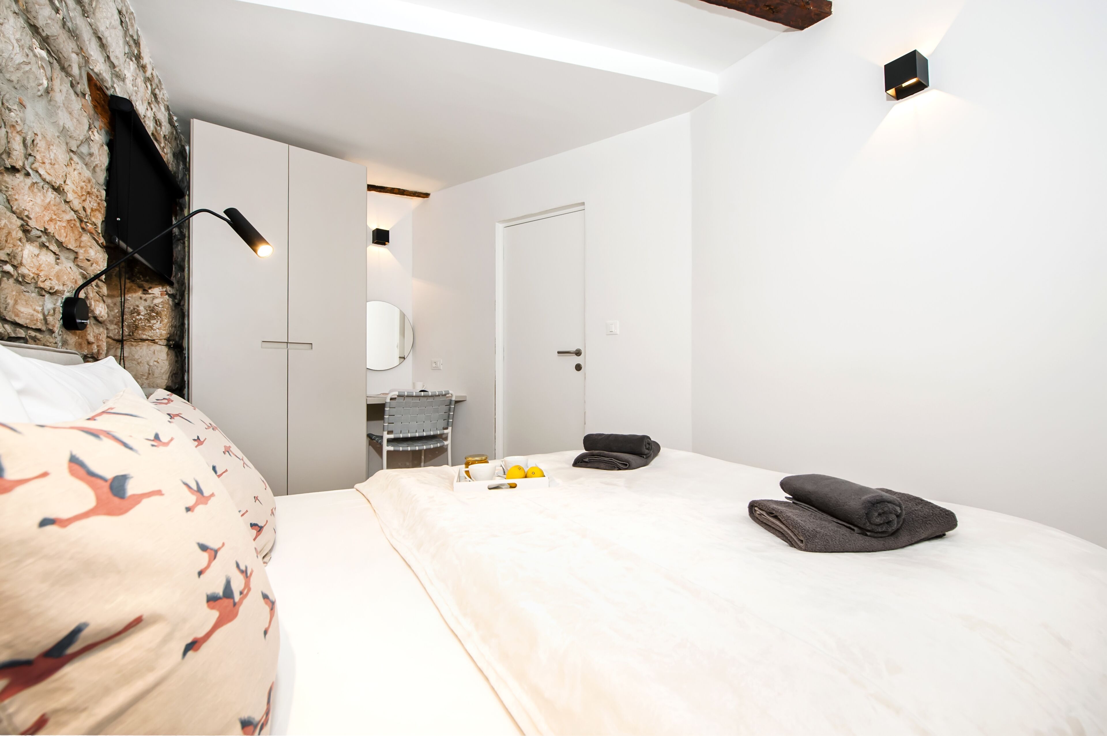 1 habitación, tabla de planchar con plancha, wifi y ropa de cama 