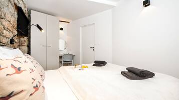 1 habitación, tabla de planchar con plancha, wifi y ropa de cama