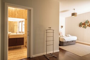 4 chambres, fer et planche à repasser, Wi-Fi, draps fournis