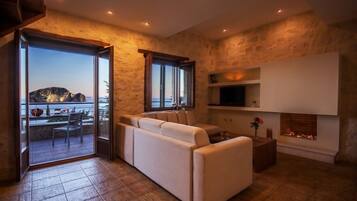 Smart TV, fireplace, DVD player