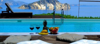 3-Bedroom Villa With Private Pool - Sea View - For 6+ Persons