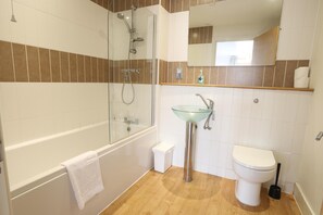 Bathroom - Birmingham Postbox Premier Home Stay (Birmingham)