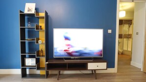 Living area - Birmingham Postbox Premier Home Stay (Birmingham)